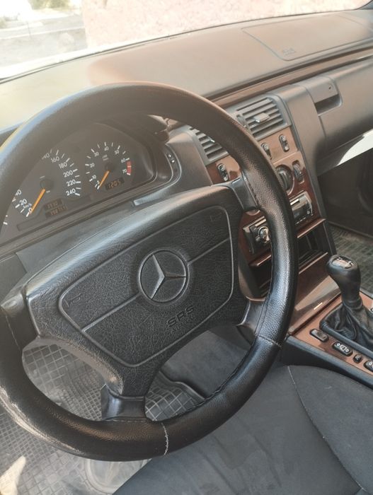 Продается авто Мерседес Бенс бензин,W210