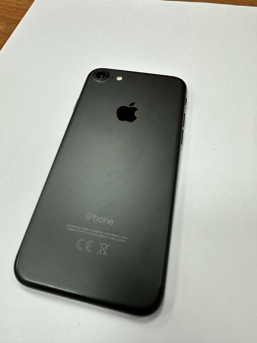 iPhone 7 - 32 GB, impecabil cu accesorii originale