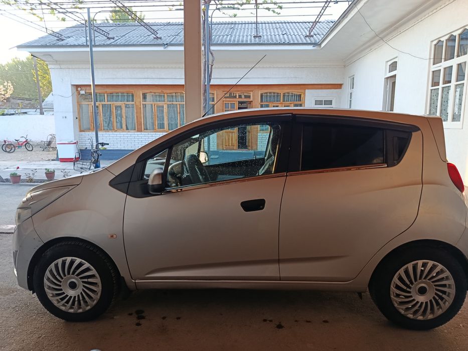 Спарк мошинаси сотилади