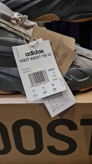 Adidas Yeezy Boost 700 V2