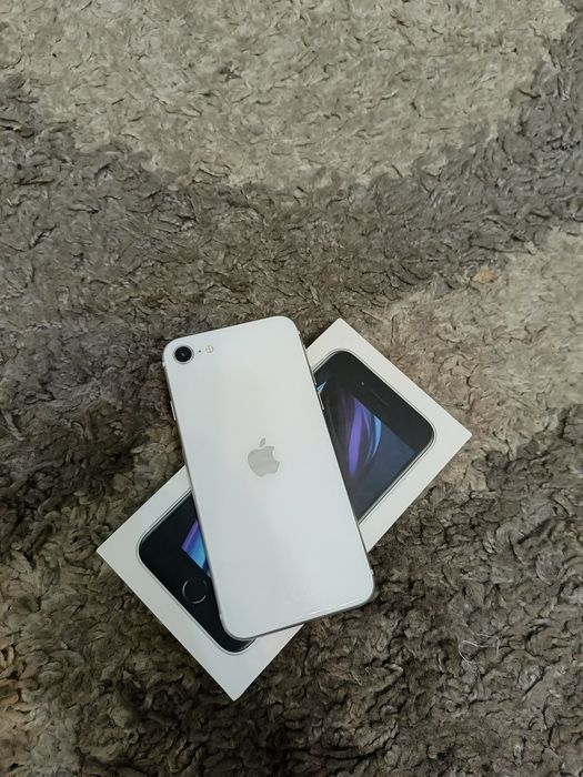 Продам Iphone se 2020