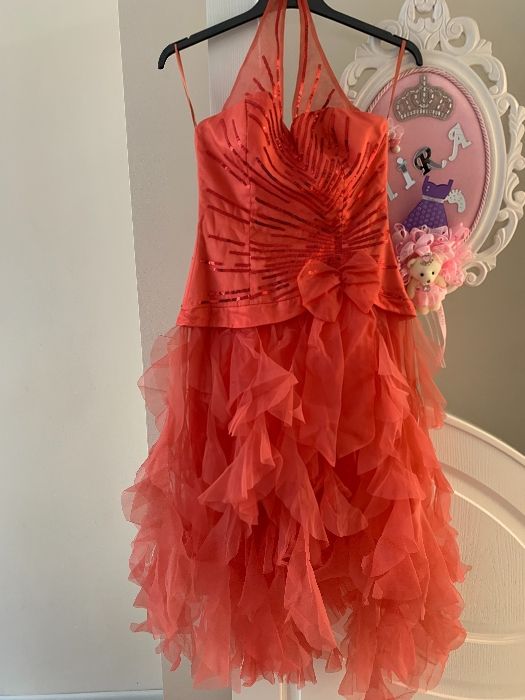 Официални рокли.