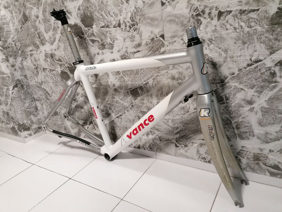 GOKA Avance шосейна рамка