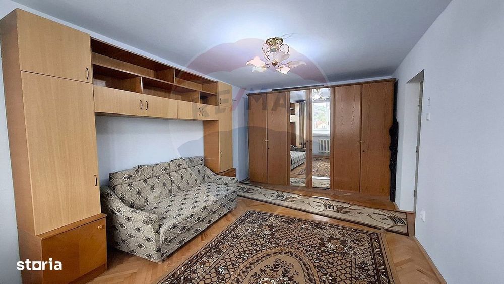 Apartament cu 2 camere de vânzare în zona Central Reghin