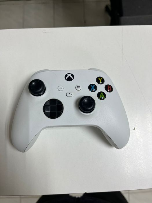 Xbox геймпад в хорошем состоянии