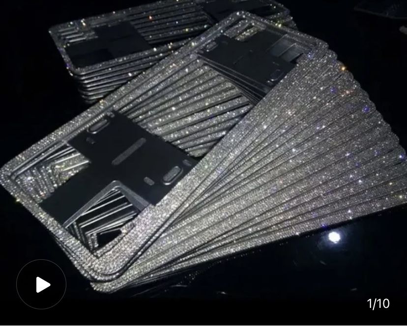 Подномерник блестящий со стразами