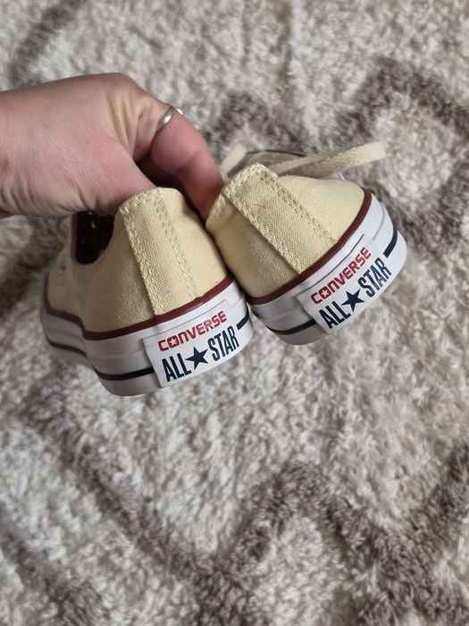 Кецове Converse в кремав цвят