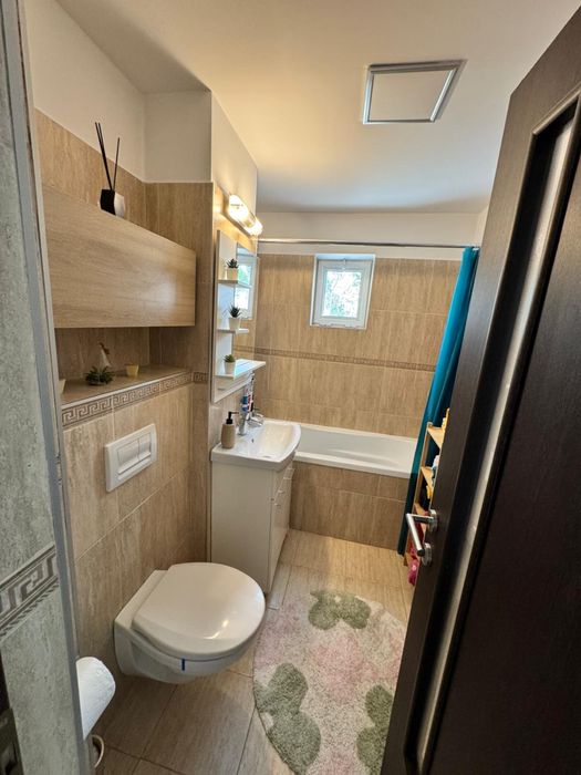 Vand apartament 2 camere decomandat,ultracentral