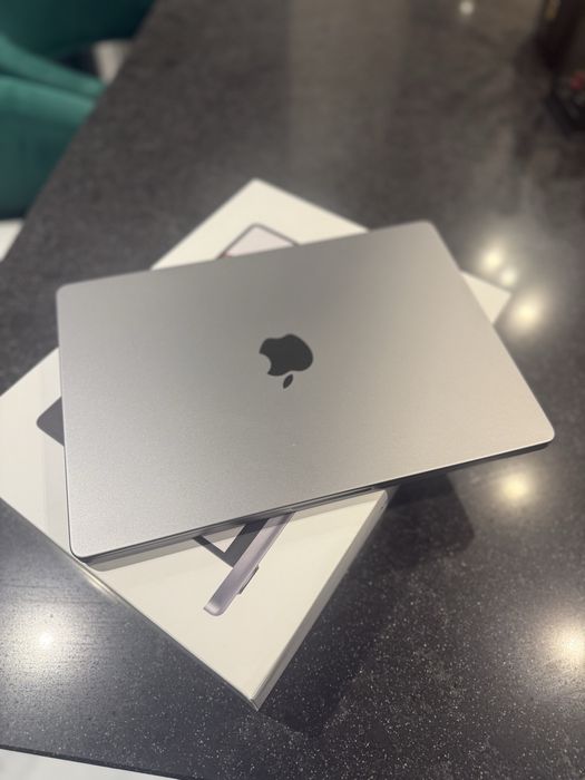 MacBook pro 14 inc 16 gb -TB SSD