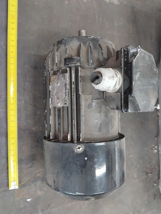 Електродвигател BESEL 0.55kW (550W), 1360 об/мин, Трифазен