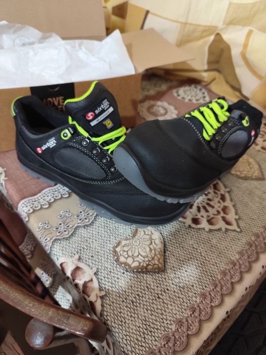 Работни обувки чисто нови