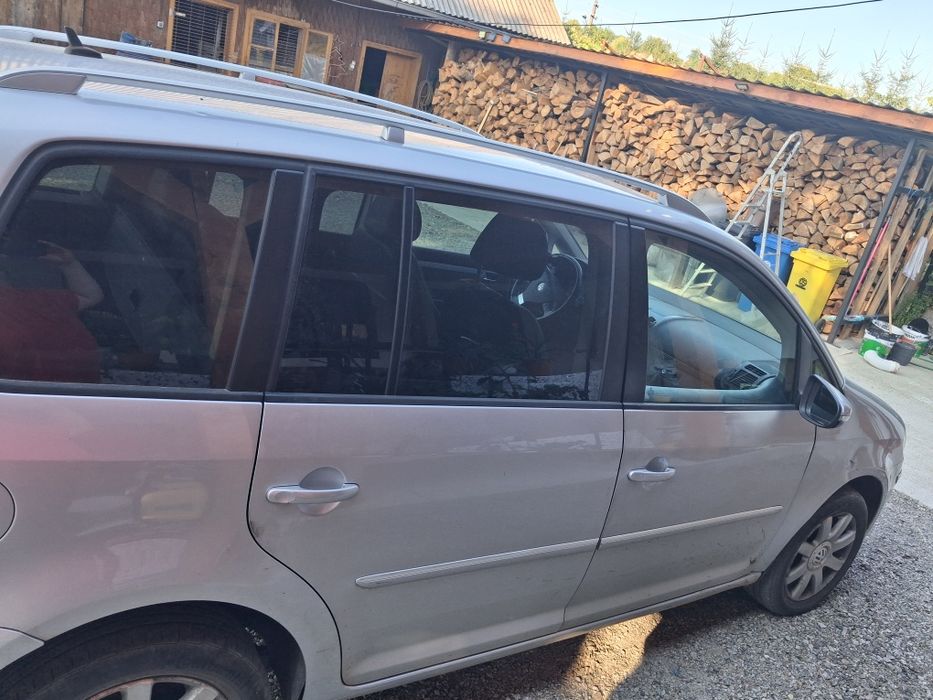 Volkswagen Touran 2.0 cutie automata 170 CP