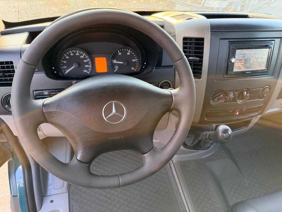 Mercedes Sprinter 415 / 3,5 T / basculabila pe cutie