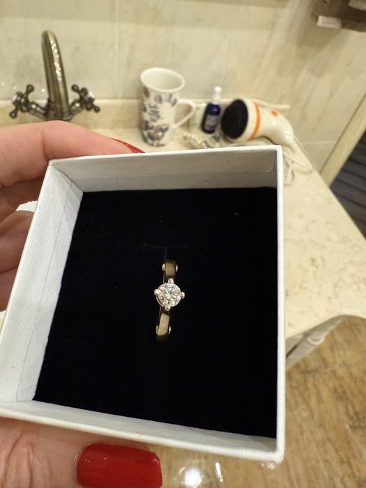 Кольцо с натуральным бриллиантом