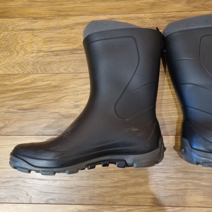 Продавам дамски гумени ботуши Декатлон