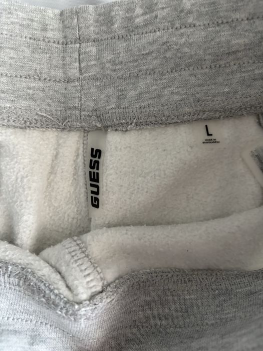 Pantaloni scurti Guess marimea L