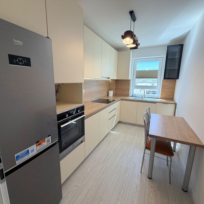 Inchiriez apartament cu 2camere, loc de parcare si o boxa la Maurer