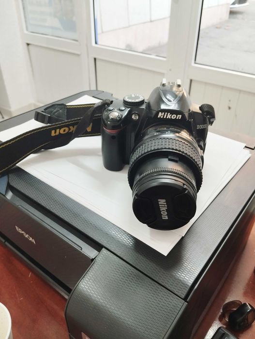Продаю Фотоаппарат Nikon D3000 срочно