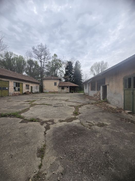 Дава се под наем Склад в Горна Оряховица - 400 кв.м за 2040 € - Снимка #6