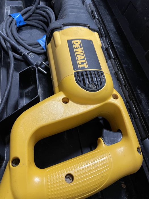 Саблен трион Dewalt DW304pk