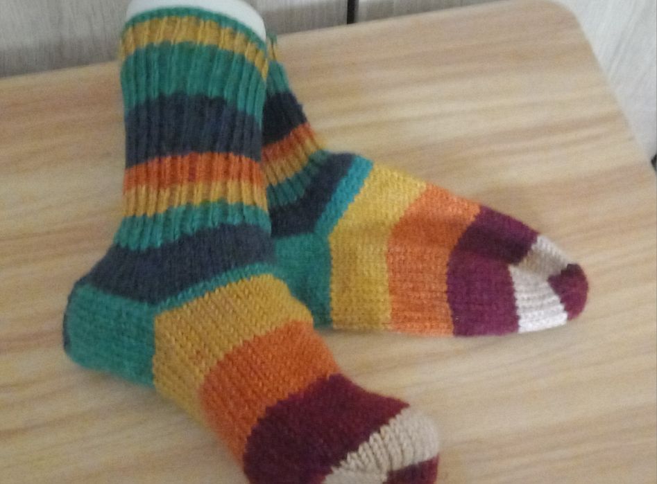 Предлагам ръчноплетени чорапи и терлици