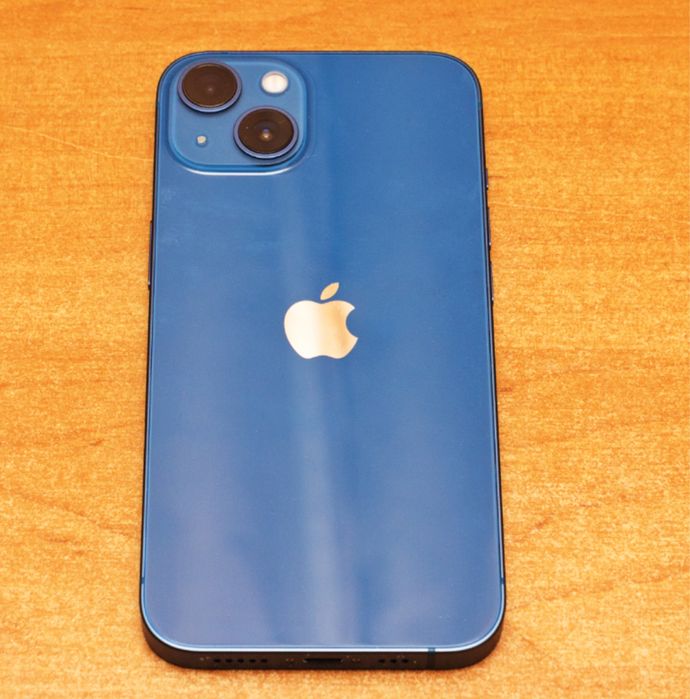 продается айфон 13