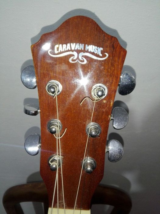 Акустическая гитара