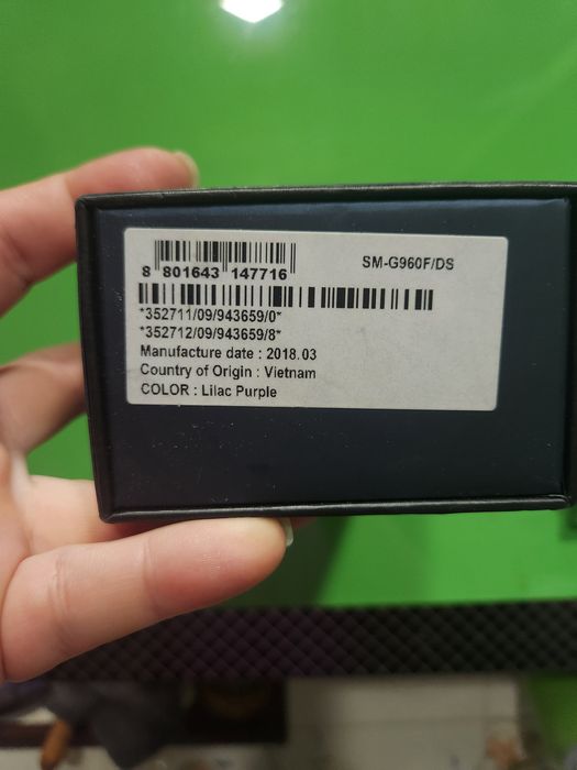 Срочно продам телефон самсунг с9