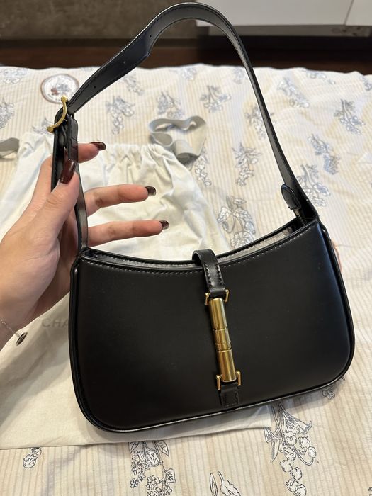 Продам сумку багет оригинал Charles&Keith