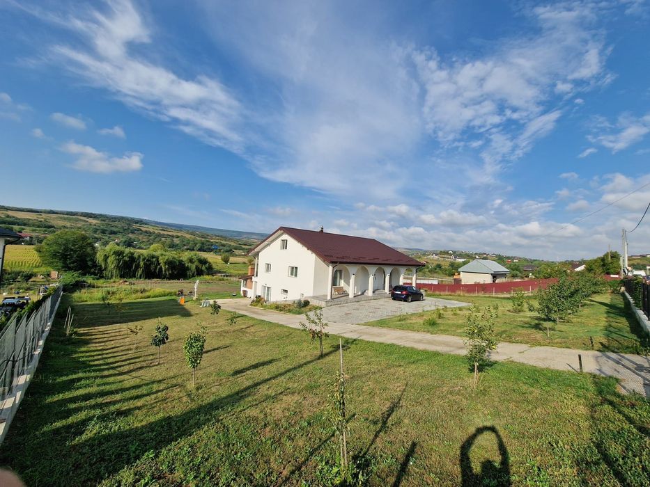Se oferă spre vânzare casă individuală situată în Tomești  la DN28