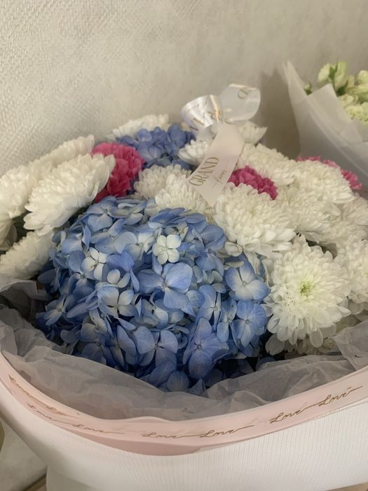 Букет цветов возле роддома