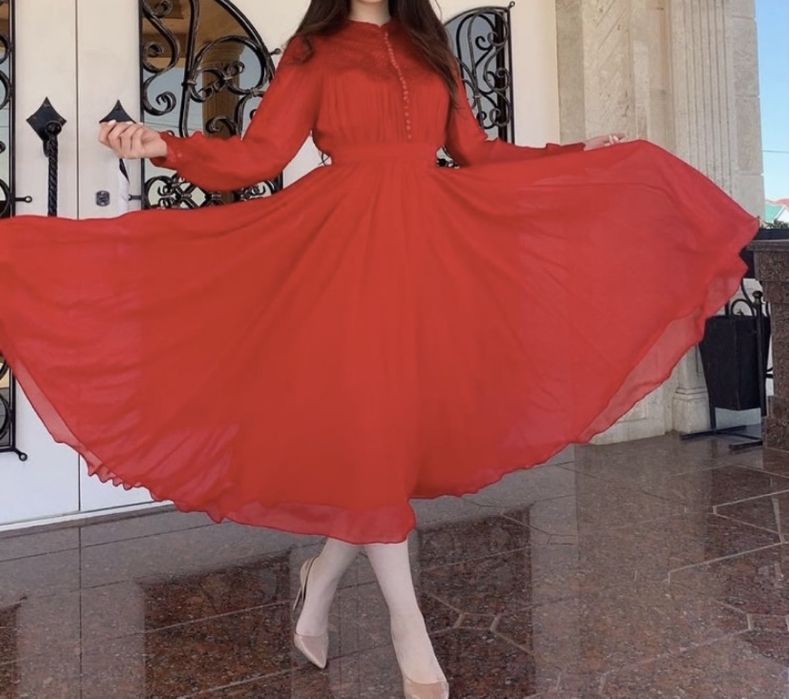 Срочно! Продам красивое платье красного цвета