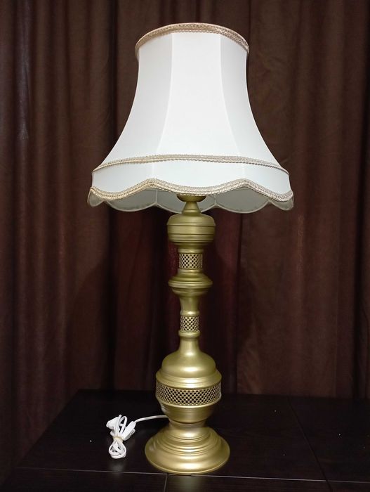 Старинни лампи с абажури