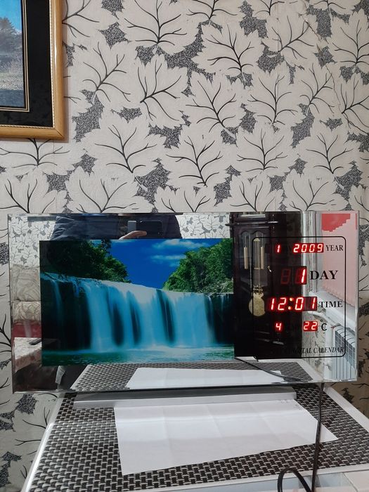 Часы настольные электронные