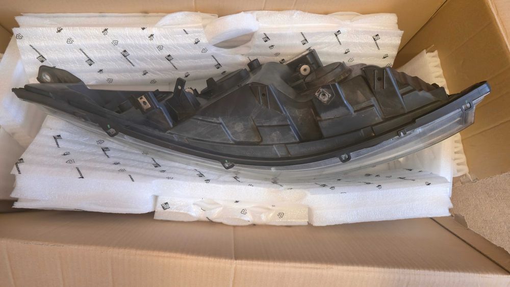 Оригинален десен фар за IVECO Daily 2017г