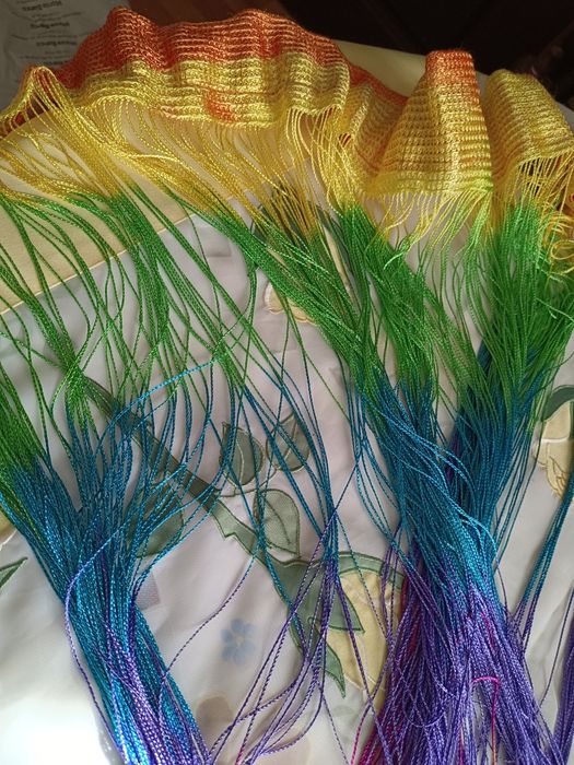 Цветные шторы нити