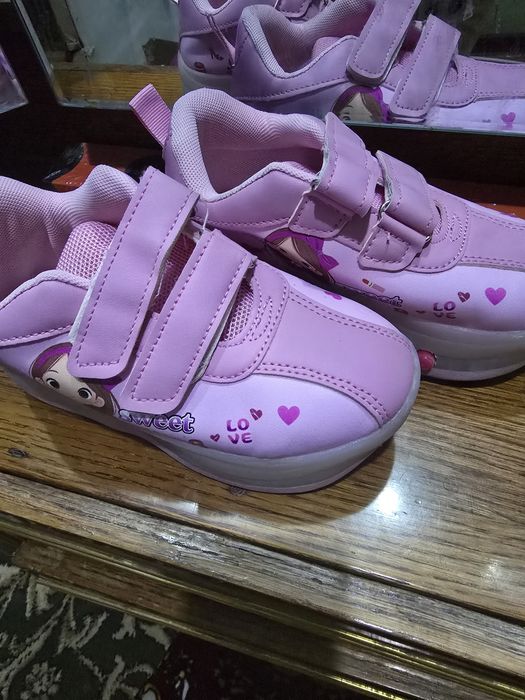 Кроссовка ролик 1 раз надёжный. Новый