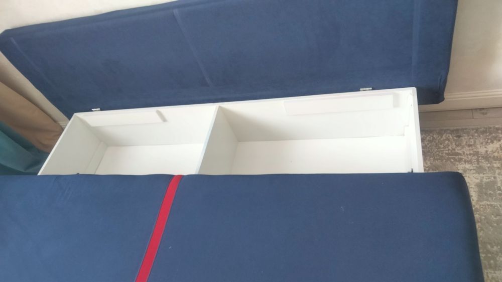 Продаю Диван в хорошем состоянии срочно