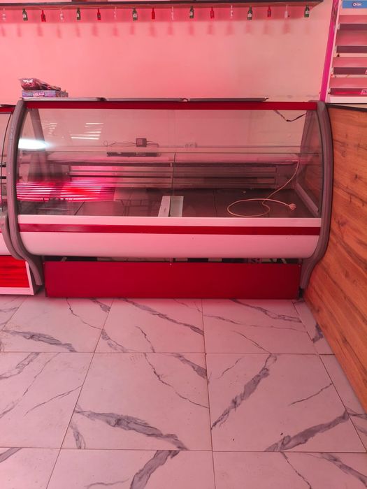Продается витринный холодильник в рабочем состояний