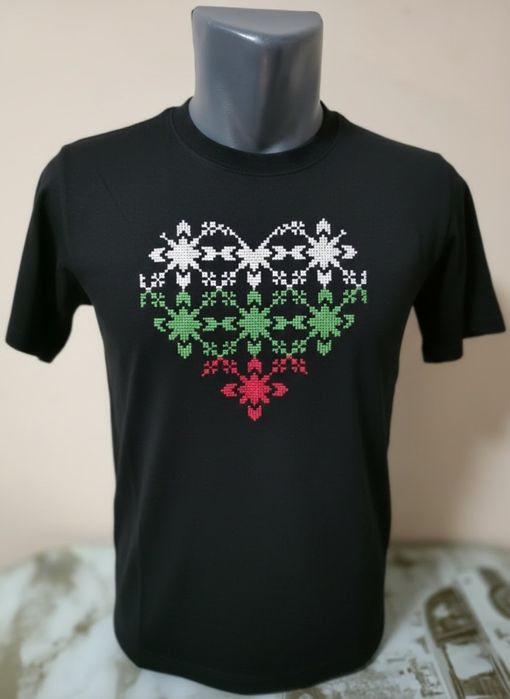 Тениска с българска шевица-сърце