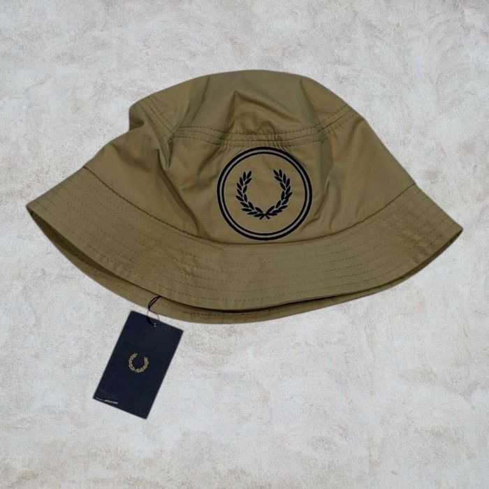 FRED PERRY  bucket / palarie