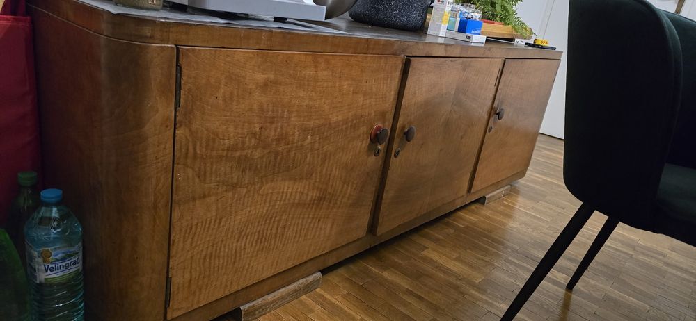 Бюфет от масивно дърво