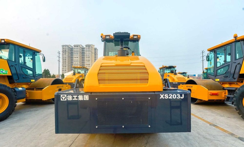 XS203J — одновальцовый механический вибрационный каток XCMG.  20 тон