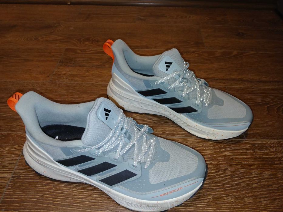 продавам маратонки adidas     N43  N44