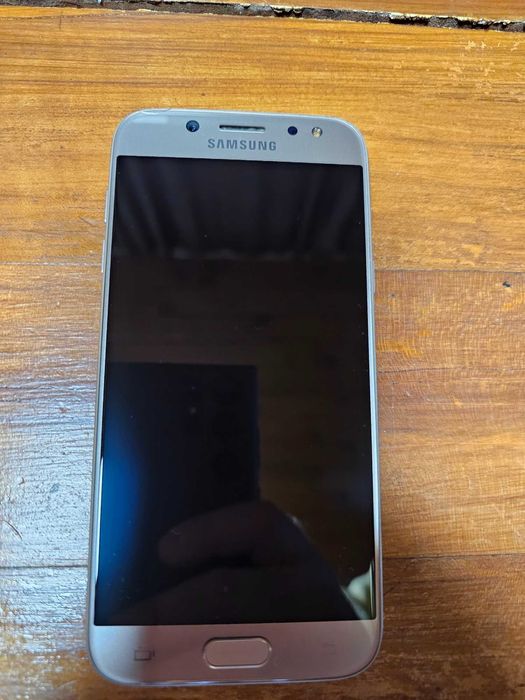 Телефон Samsung galaxy J5 16GB кутия зарядно кабел слушалки ТОП