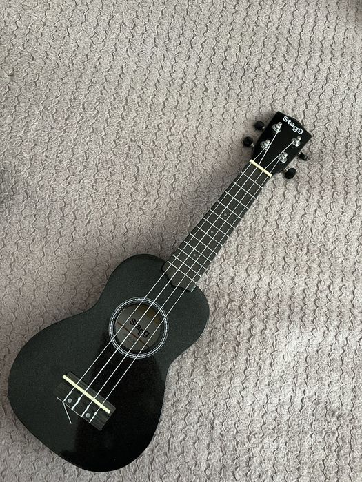 Инструмент укулеле