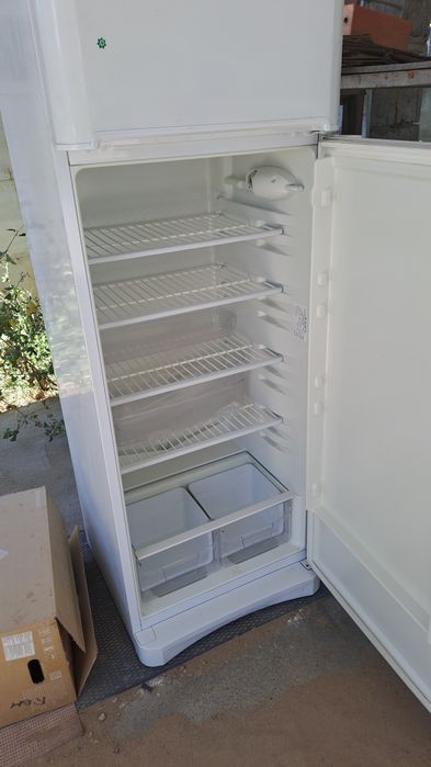 Продаётся холодильники фирмы "Indesit"