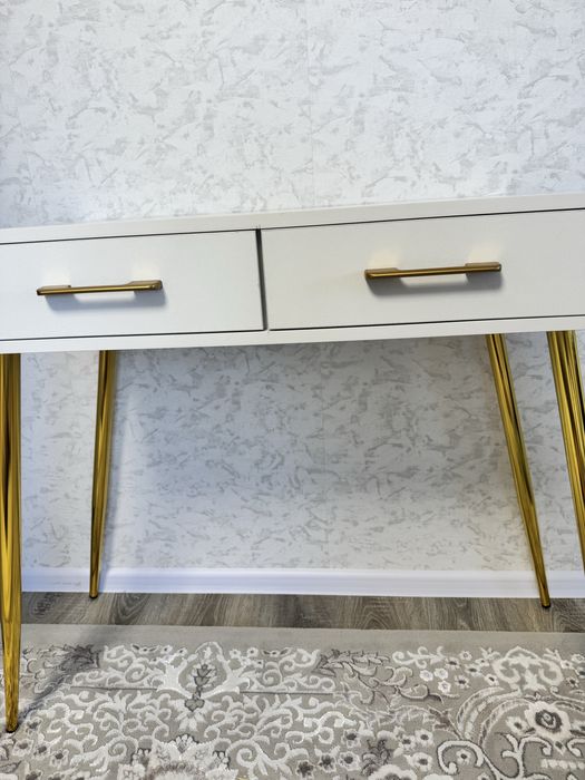 Продам туалетный столик