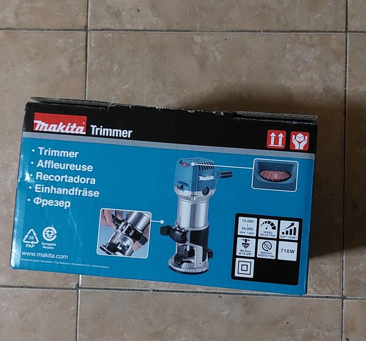 Freza electrica pentru lemn Makita RT0702C