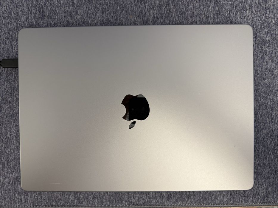 Продаю MacBook Pro с чипом M1 Pro